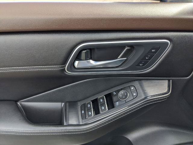 Used 2021 Nissan Rogue Platinum FWD image 15