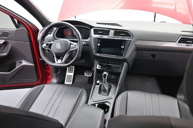 Used 2024 Volkswagen Tiguan SE R-Line FWD image 22