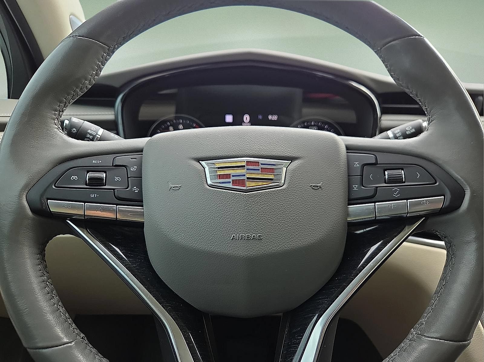 Used 2023 Cadillac XT6 Premium Luxury w/ Technology Package FWD image 24