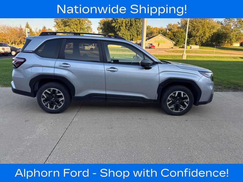 Used 2025 Subaru Forester Premium AWD/4WD image 2