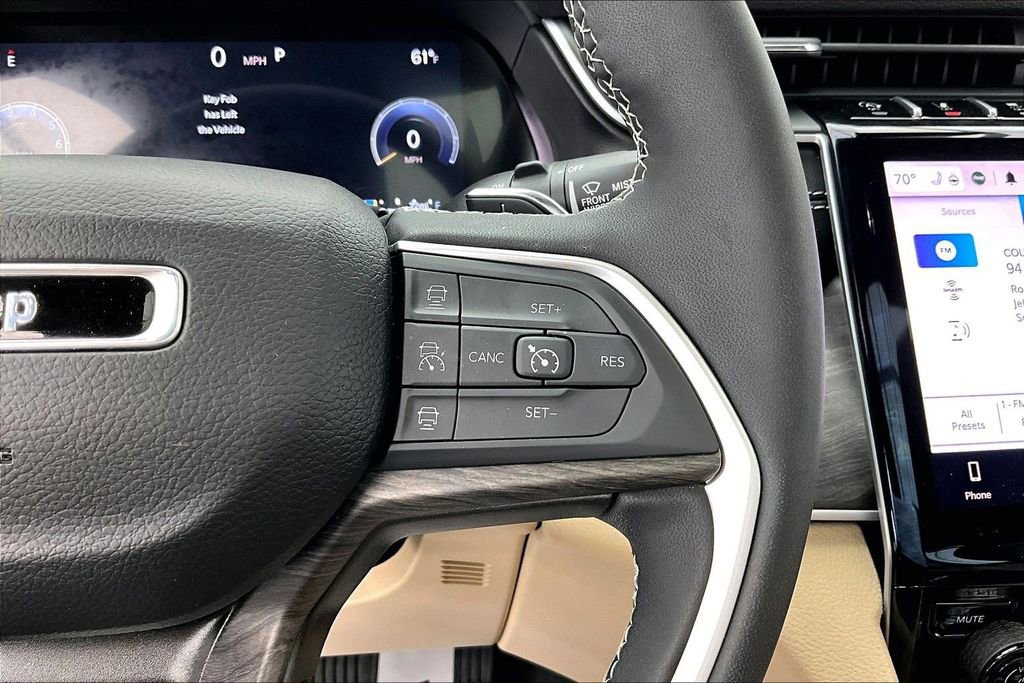 Used 2024 Jeep Grand Cherokee Limited AWD/4WD image 19