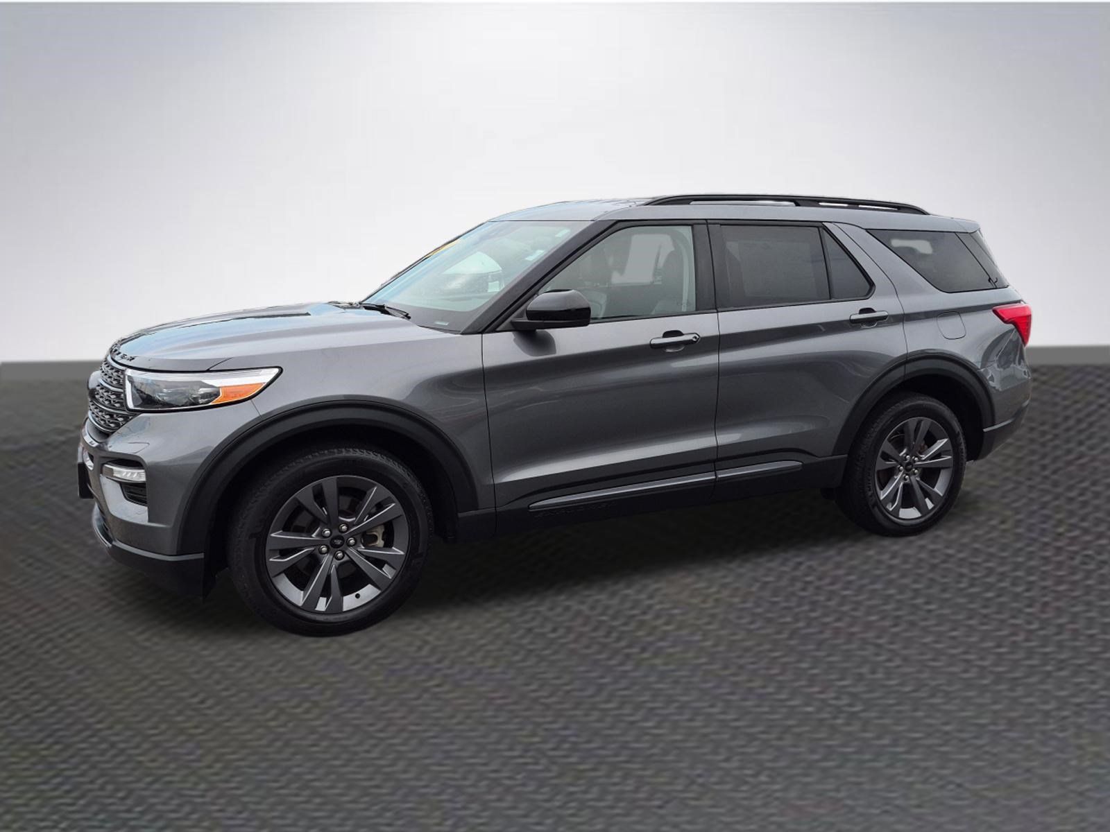Certified 2023 Ford Explorer XLT w/ Equipment Group 202A AWD/4WD image 2