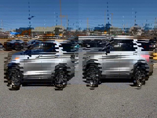 Certified 2023 Ford Explorer XLT w/ Equipment Group 202A image 5