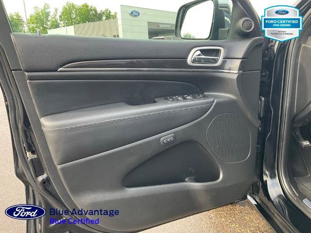 Used 2019 Jeep Grand Cherokee Overland w/ Interior Metal Package AWD/4WD image 17