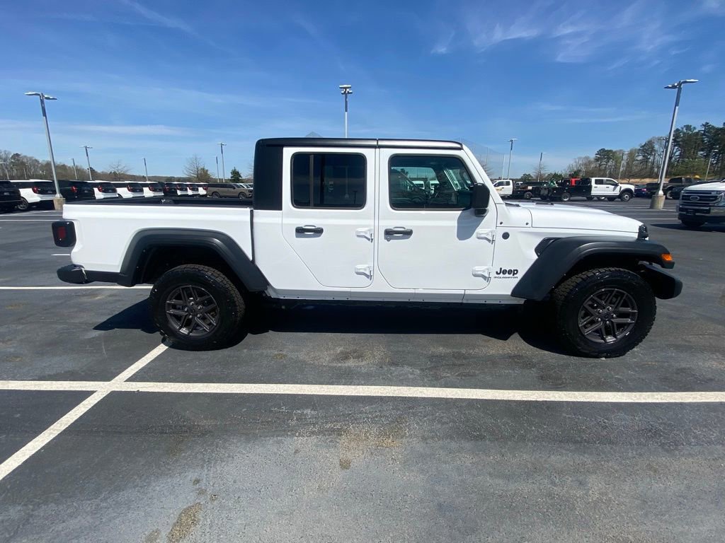 Used 2025 Jeep Gladiator Sport image 6