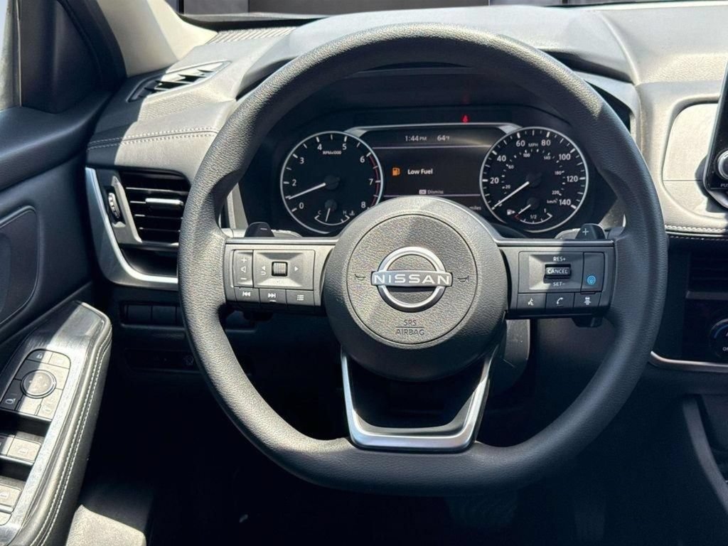 Used 2024 Nissan Rogue SV AWD/4WD image 14
