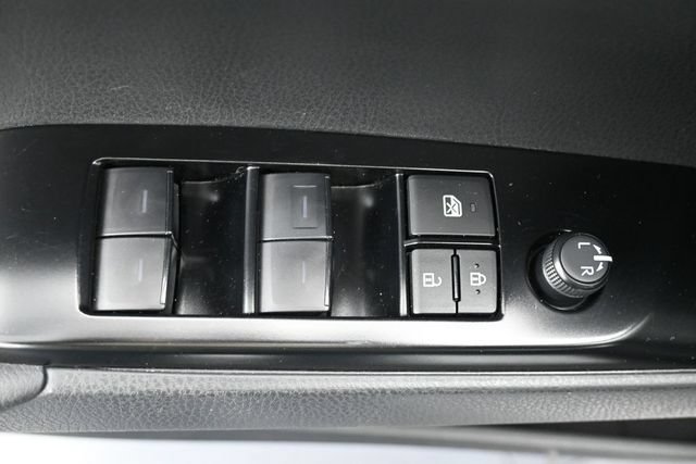 Used 2025 Toyota Camry SE FWD image 15