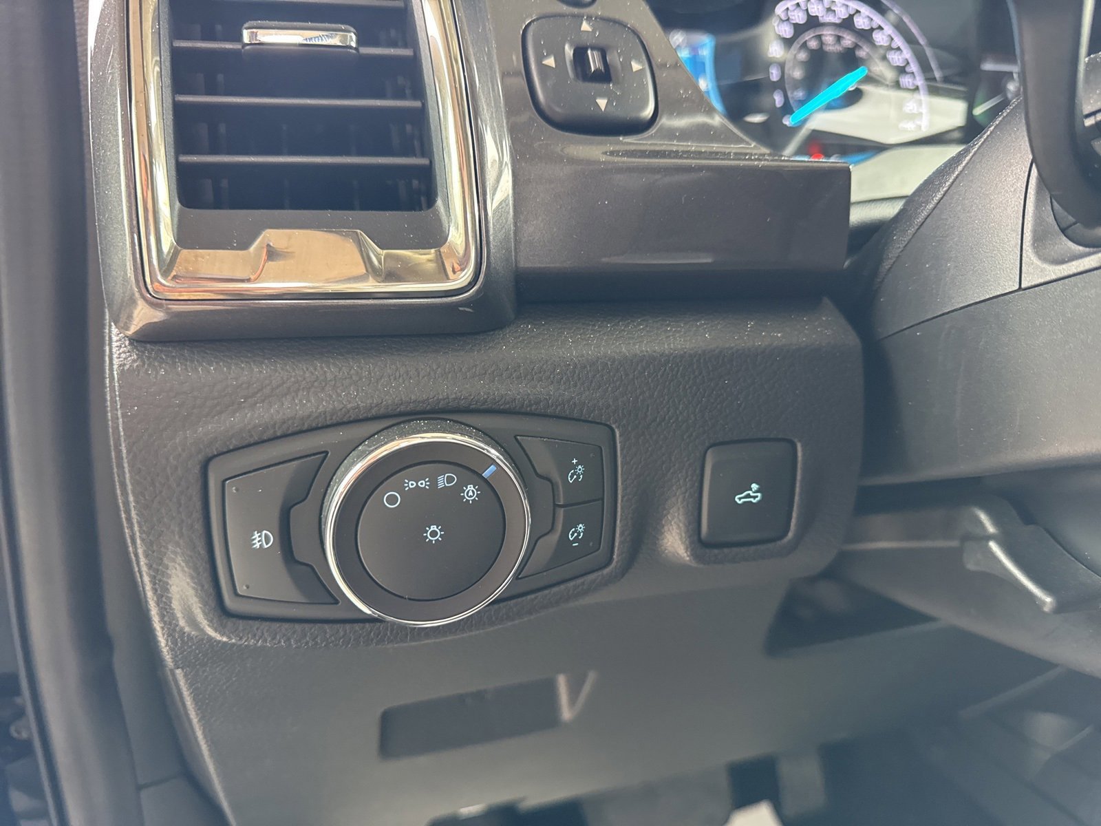 Certified 2019 Ford Ranger Lariat w/ Equipment Group 501A Mid image 27