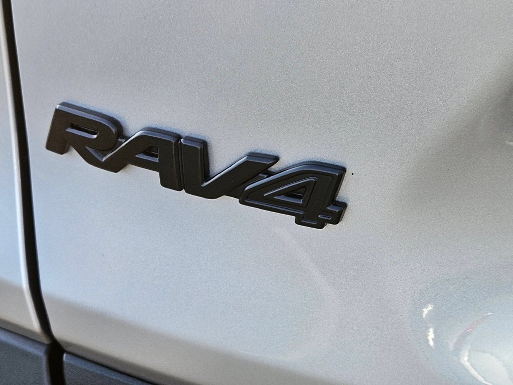Used 2022 Toyota RAV4 XLE Premium AWD/4WD image 10