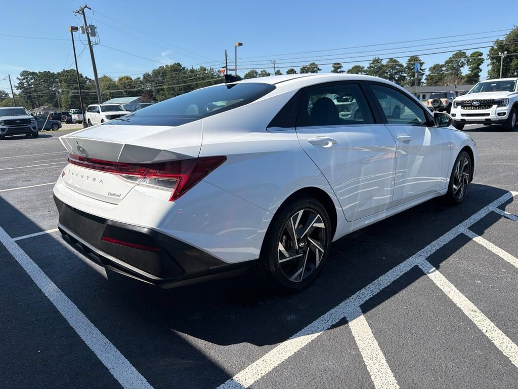 Used 2025 Hyundai Elantra Limited FWD image 4