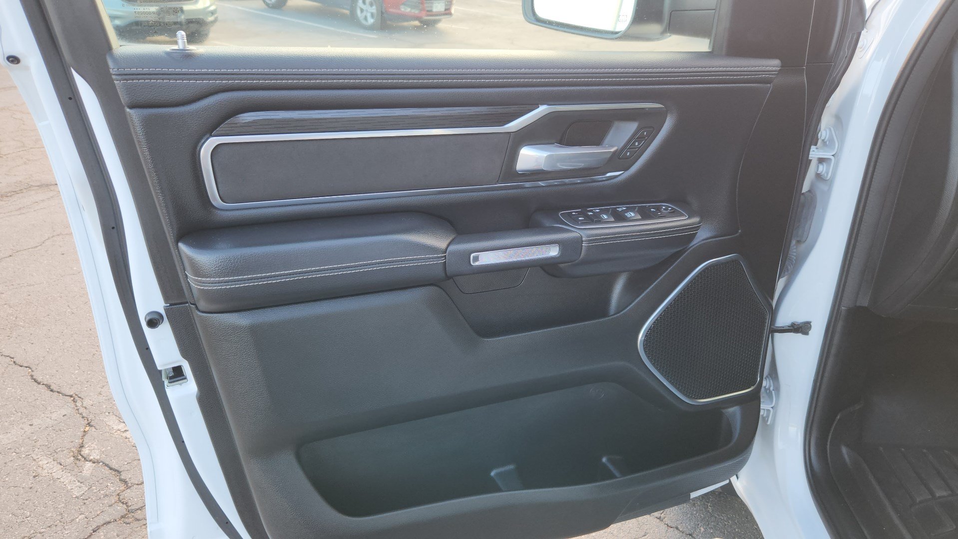 Used 2024 RAM 1500 Laramie AWD/4WD image 17
