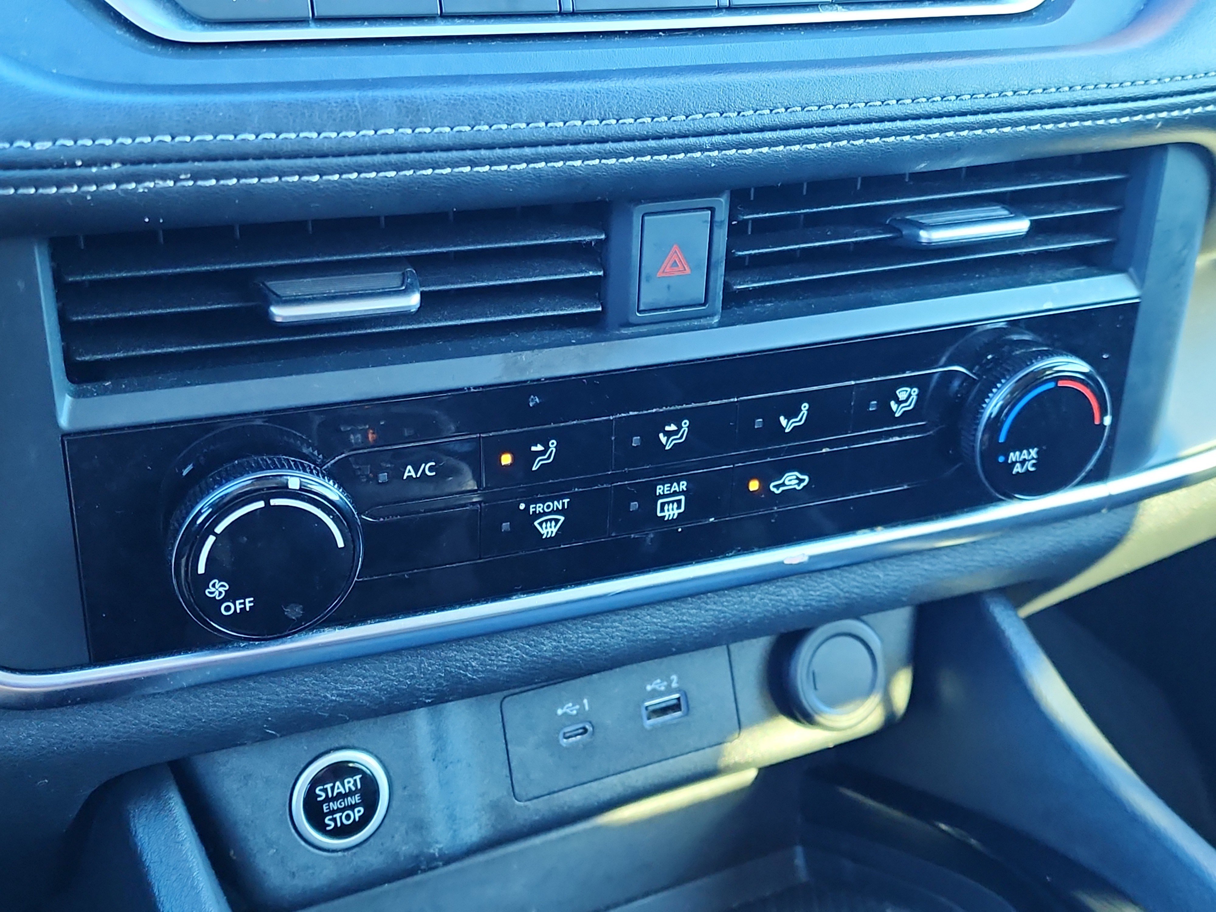 Used 2023 Nissan Rogue S image 25