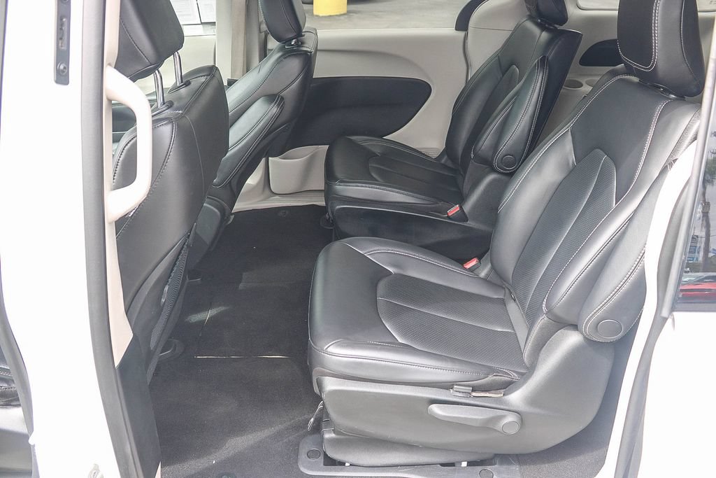 Used 2023 Chrysler Pacifica Touring-L FWD image 22