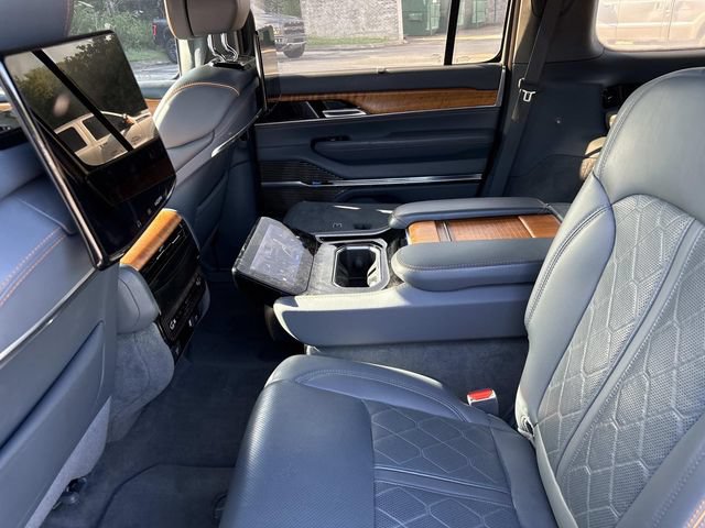 Used 2022 Jeep Grand Wagoneer Series III w/ Rear Seat Video Group 1 AWD/4WD image 11