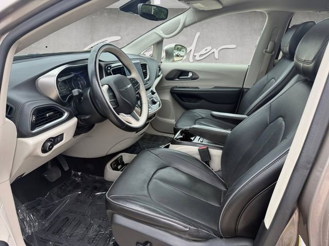 Used 2018 Chrysler Pacifica Limited w/ Tire & Wheel Group FWD image 20