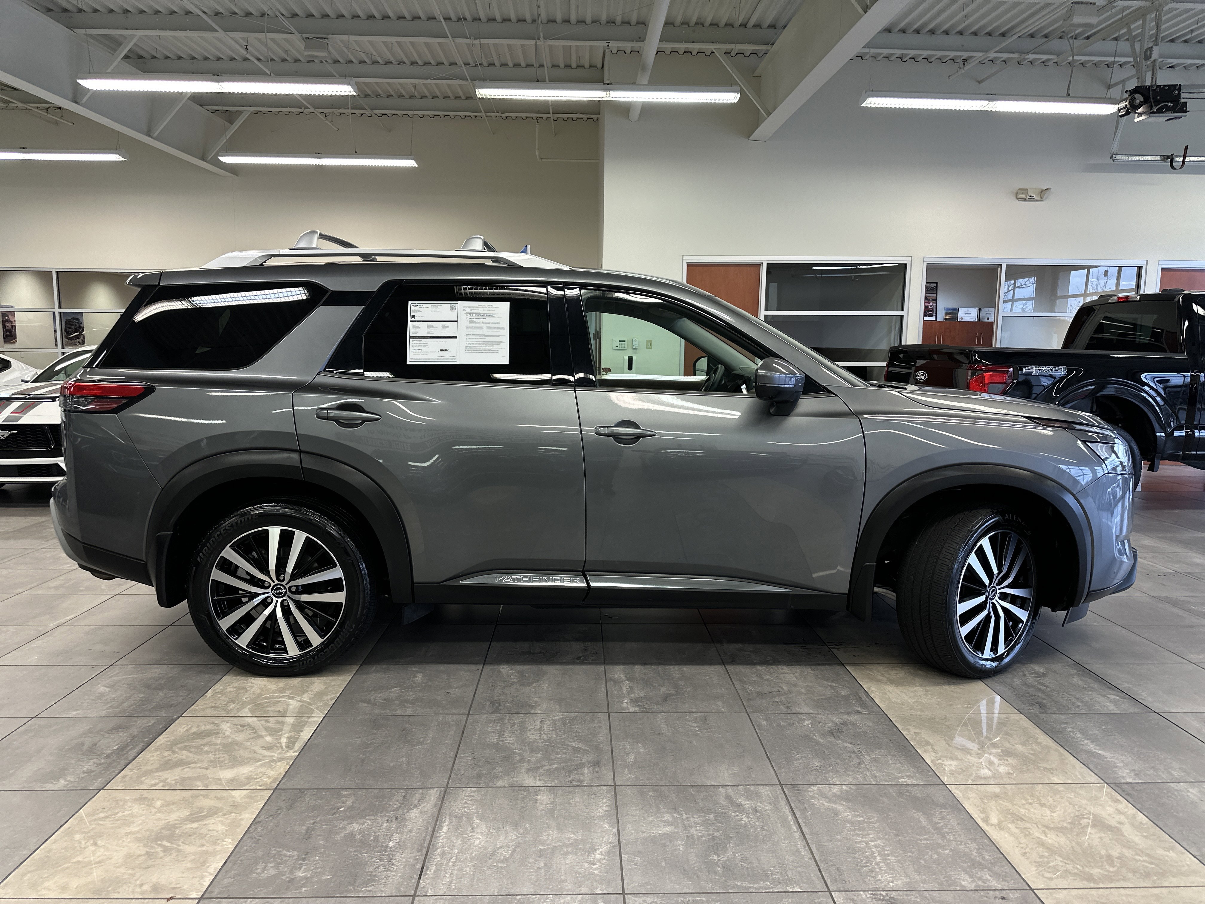 Used 2023 Nissan Pathfinder Platinum image 13