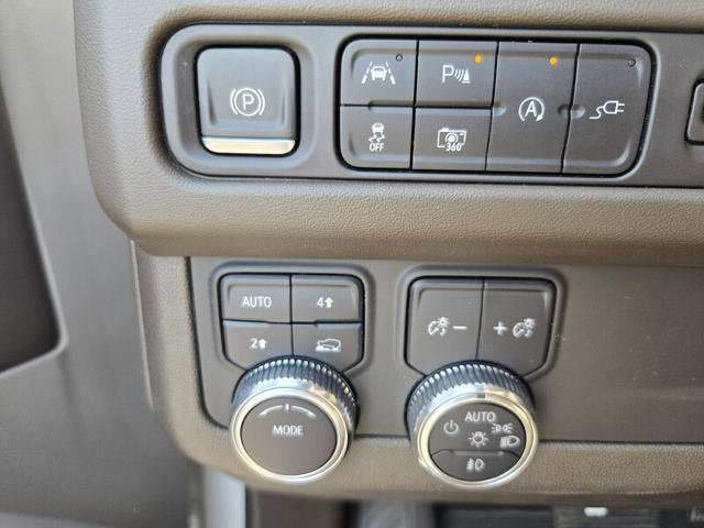Used 2022 GMC Yukon XL SLT w/ SLT Luxury Package AWD/4WD image 32