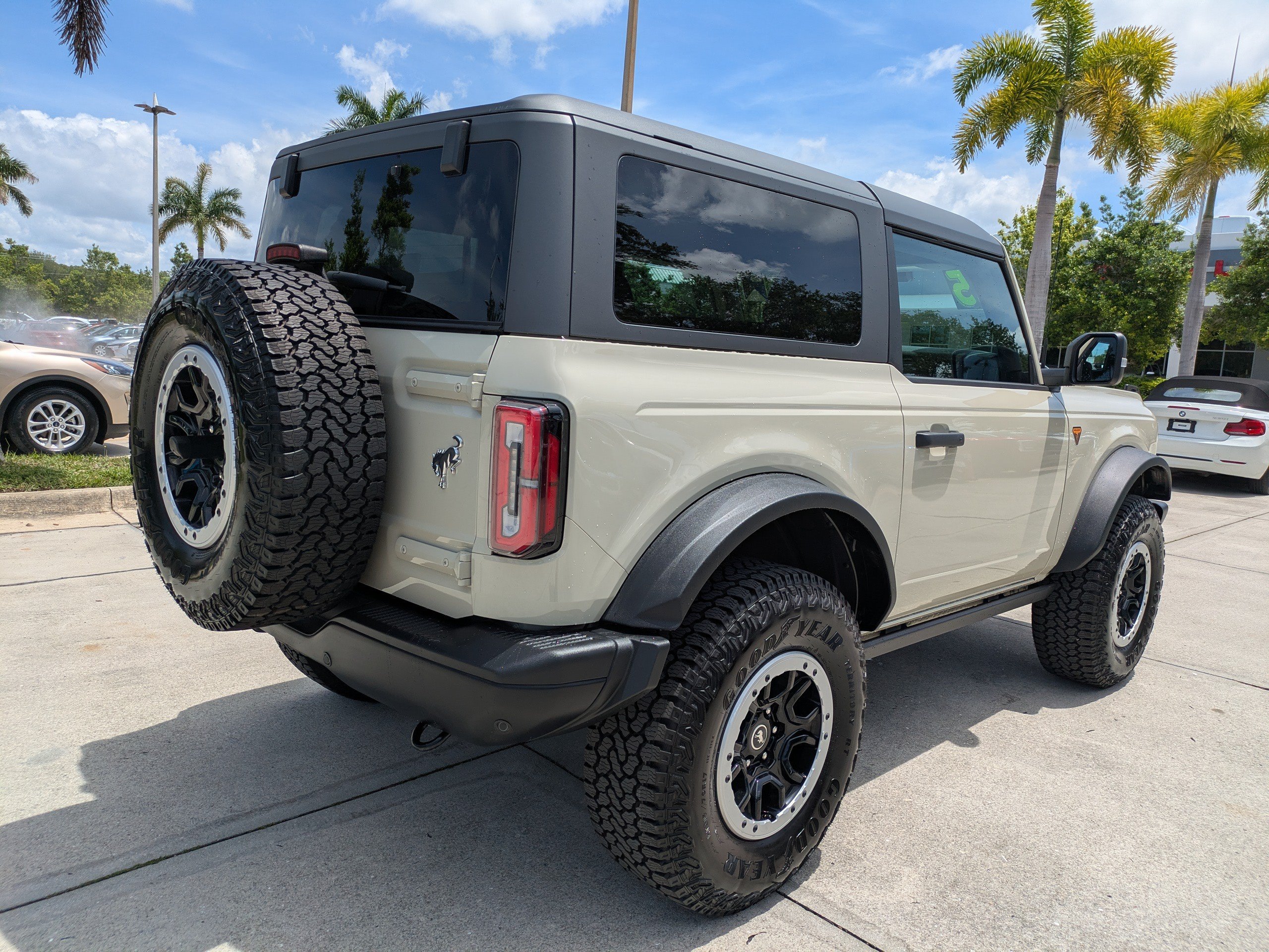 Certified 2025 Ford Bronco Badlands w/ Sasquatch Package AWD/4WD image 4