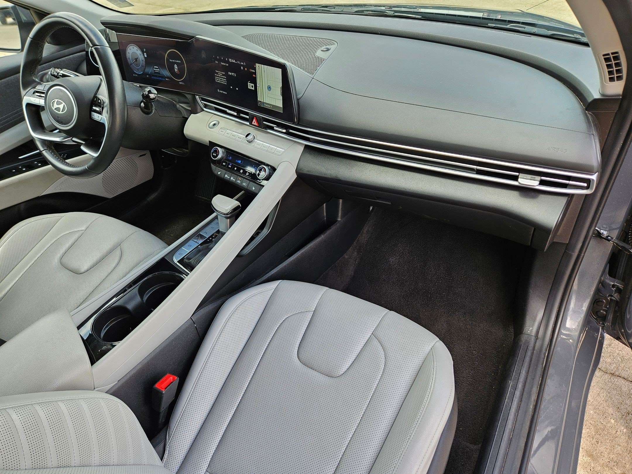 Used 2024 Hyundai Elantra Limited FWD image 32