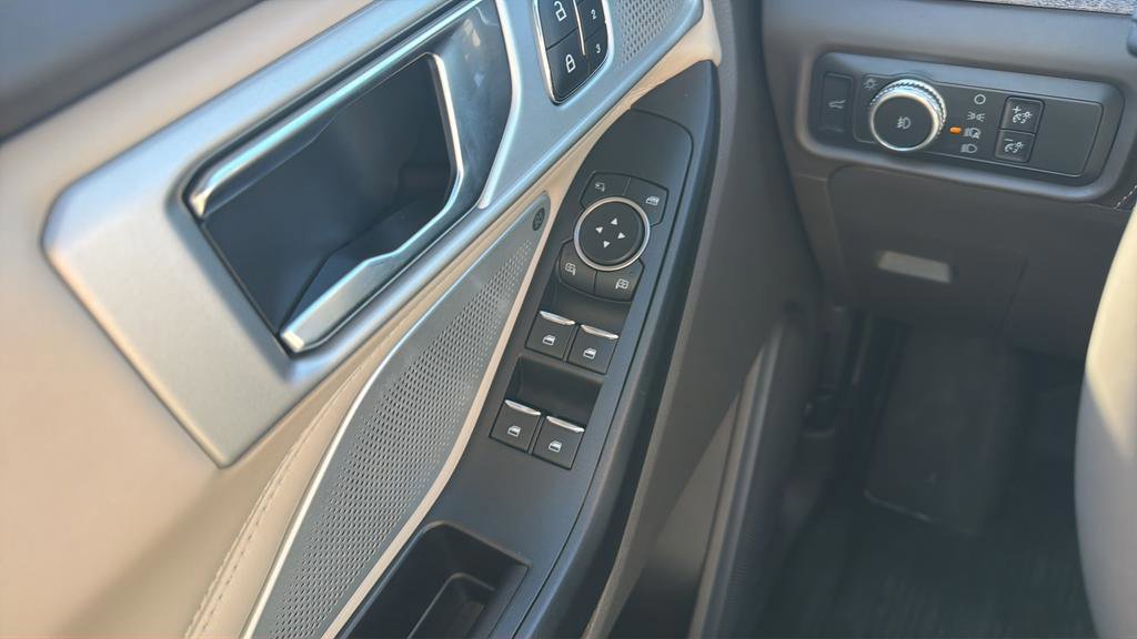 Certified 2020 Ford Explorer Platinum w/ Premium Technology Package image 11