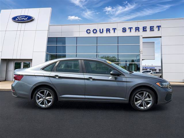 Used 2024 Volkswagen Jetta SE FWD image 4