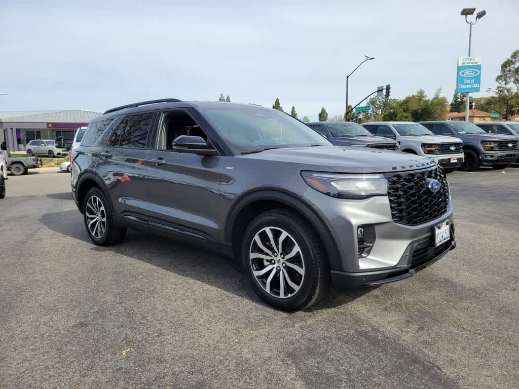 Certified 2025 Ford Explorer ST-Line AWD/4WD image 9