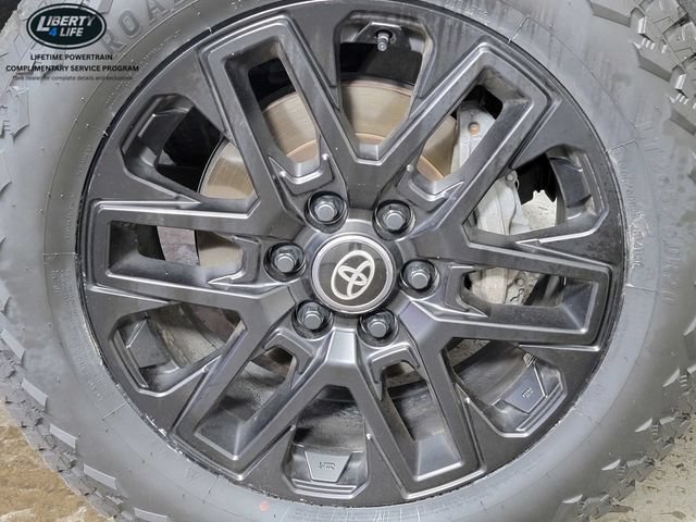 Used 2025 Toyota Tundra Limited AWD/4WD image 10