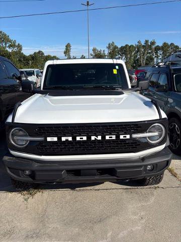 Certified 2025 Ford Bronco Outer Banks w/ Black Appearance Package AWD/4WD image 2