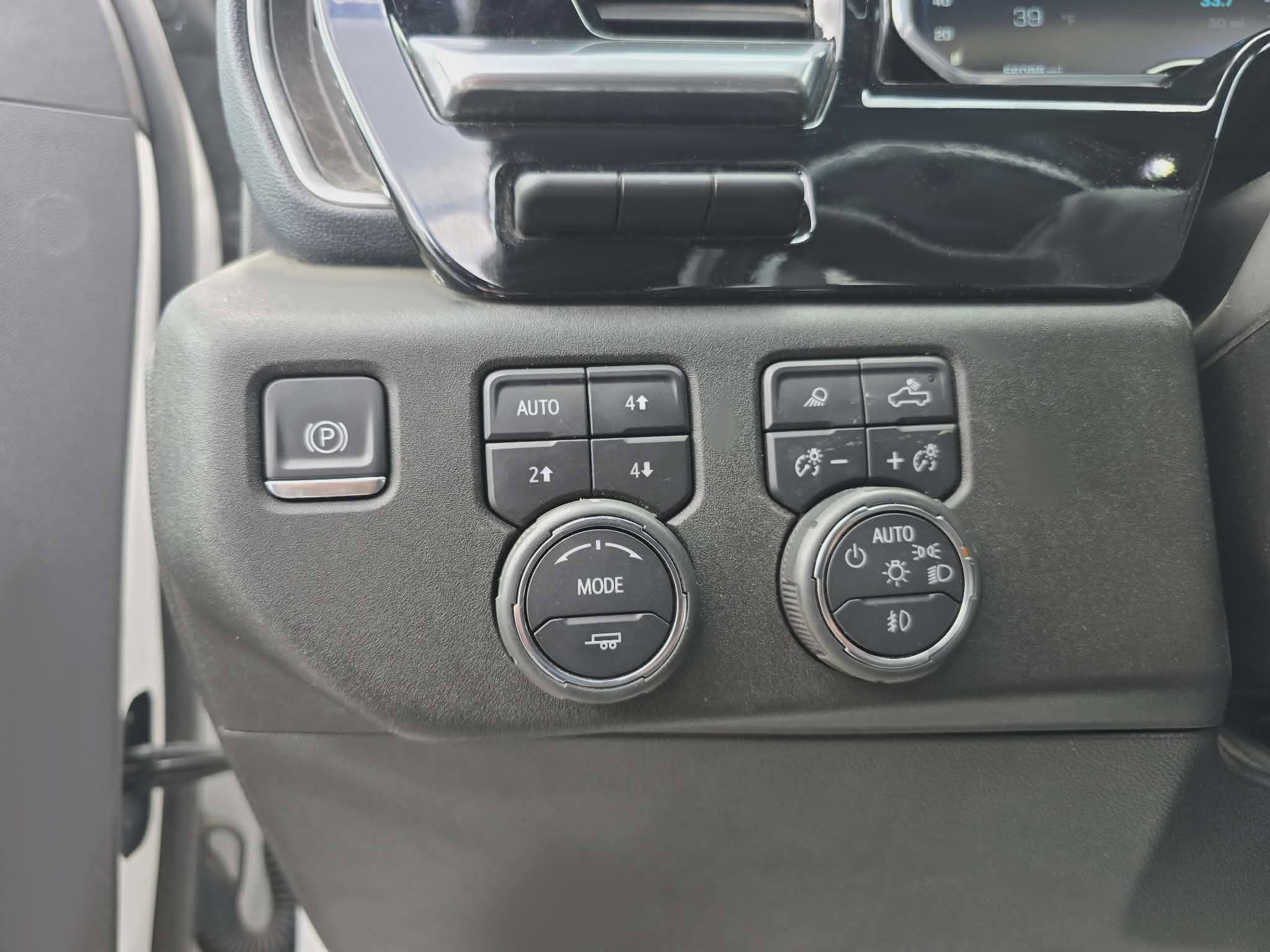 Used 2024 Chevrolet Silverado 1500 High Country w/ High Country Premium Package AWD/4WD image 17