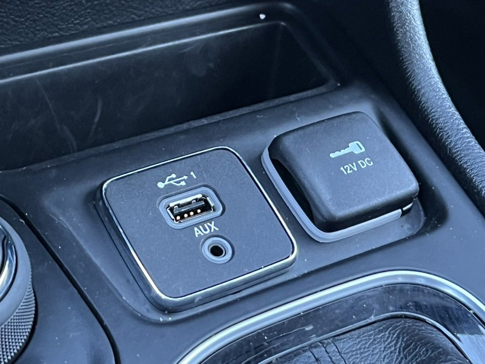 Used 2021 Jeep Cherokee Limited image 33