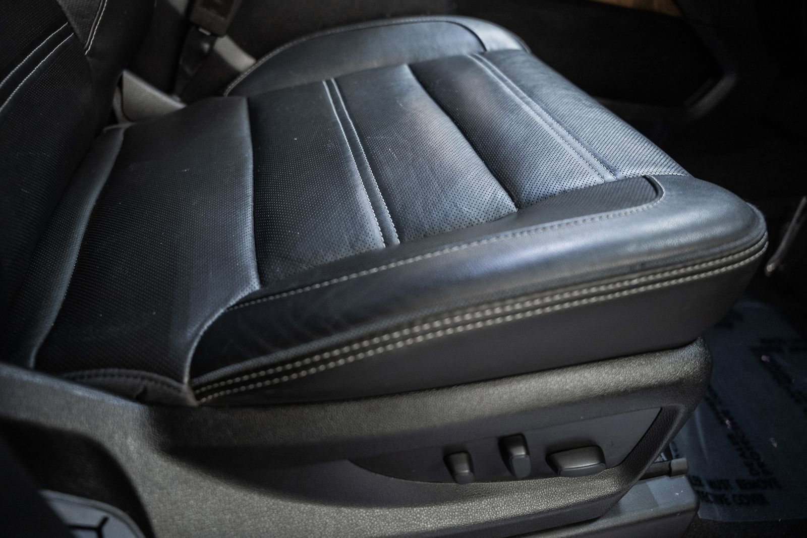 Used 2018 GMC Yukon Denali image 39