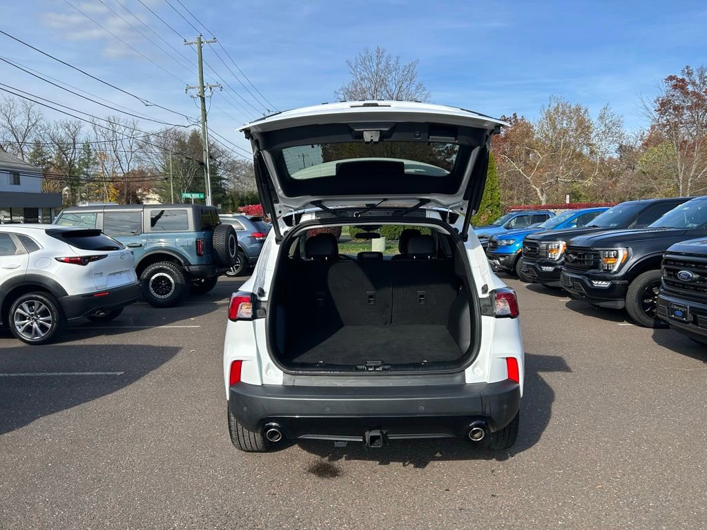 Certified 2022 Ford Escape SEL w/ SEL Stealth AWD Package image 9