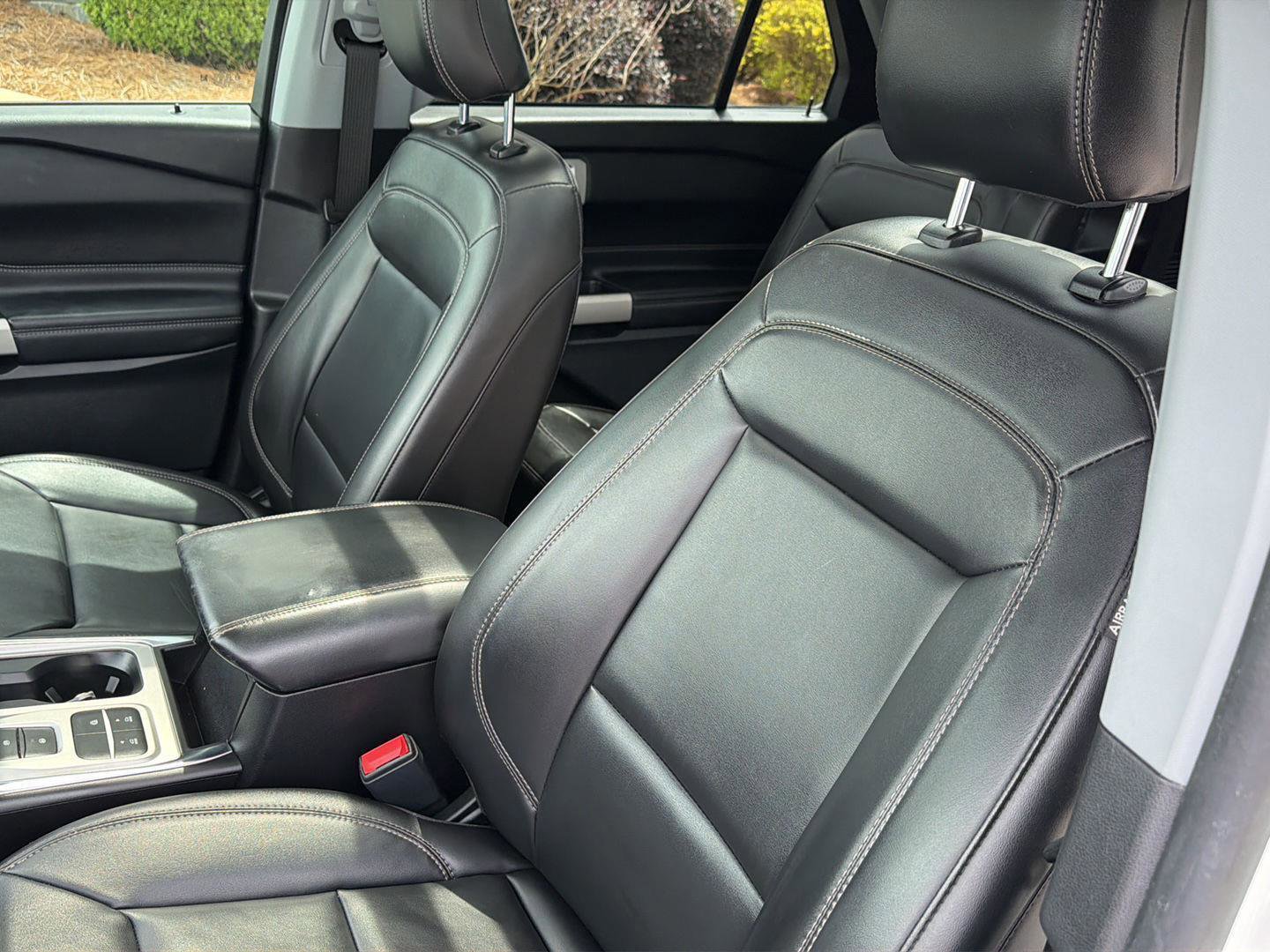 Certified 2022 Ford Explorer XLT w/ Equipment Group 202A RWD image 31