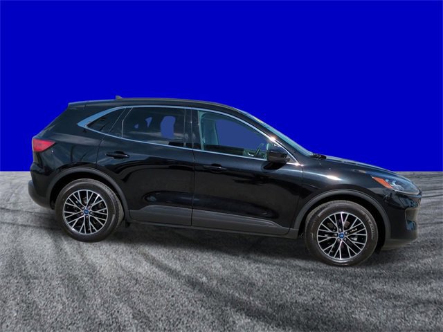 Certified 2022 Ford Escape Titanium w/ Class II Trailer Tow Package image 6