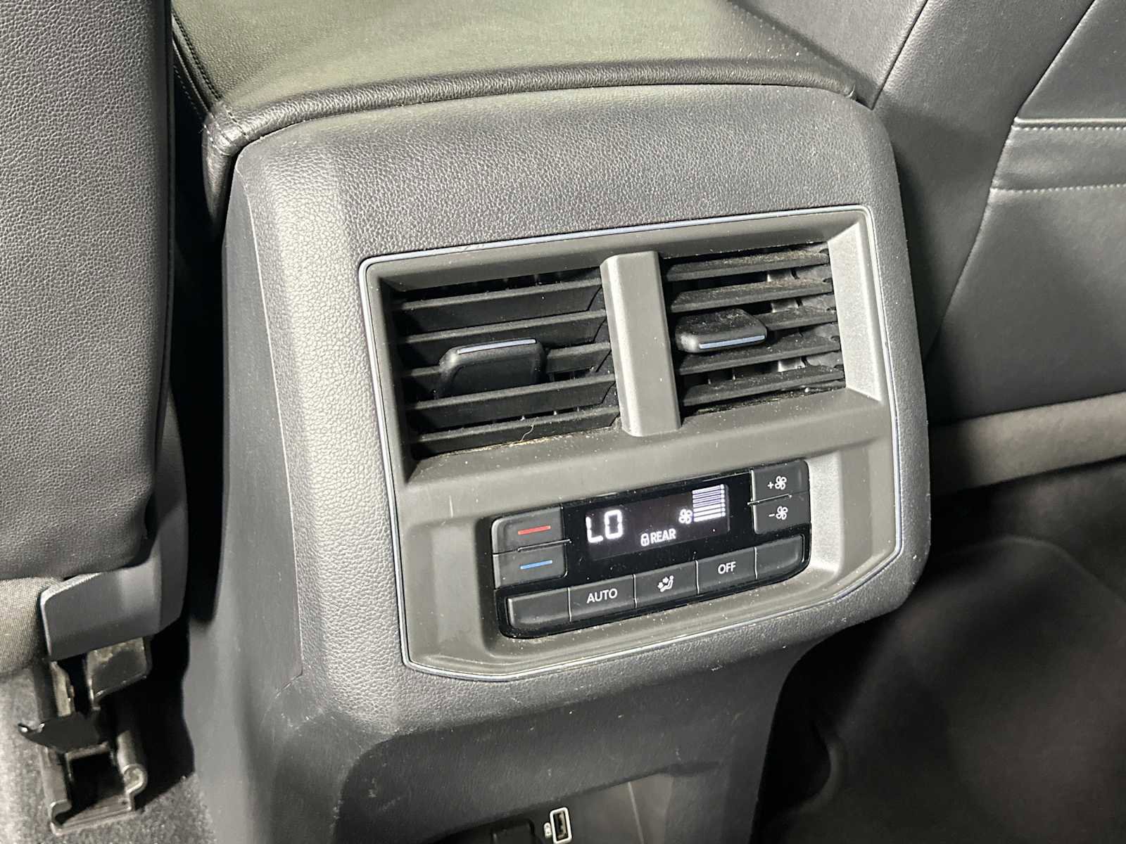 Used 2019 Volkswagen Atlas SE FWD image 25