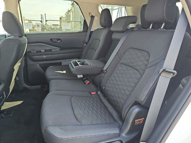 Used 2025 Nissan Pathfinder SV AWD/4WD image 14