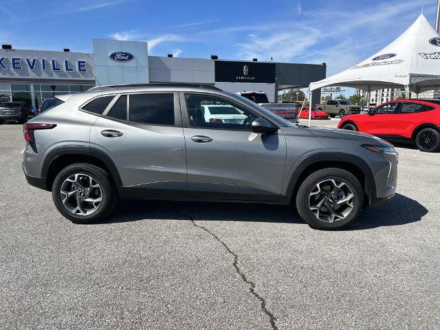 Used 2024 Chevrolet Trax LT w/ Driver Confidence Package FWD image 3
