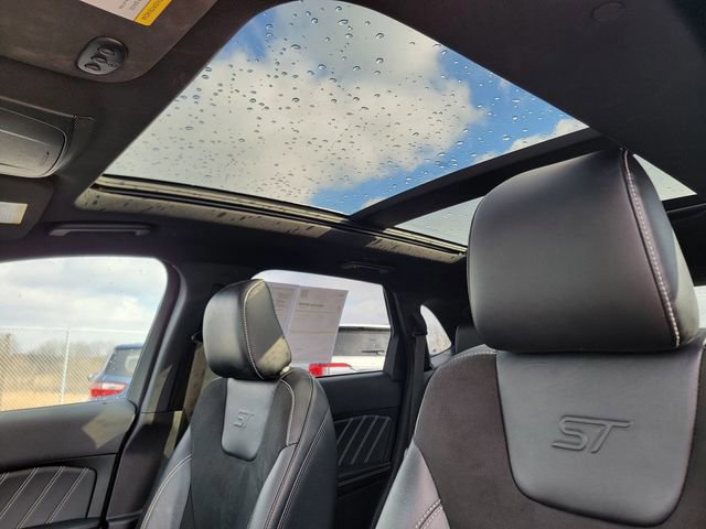 Certified 2023 Ford Edge ST w/ Equipment Group 401A image 10