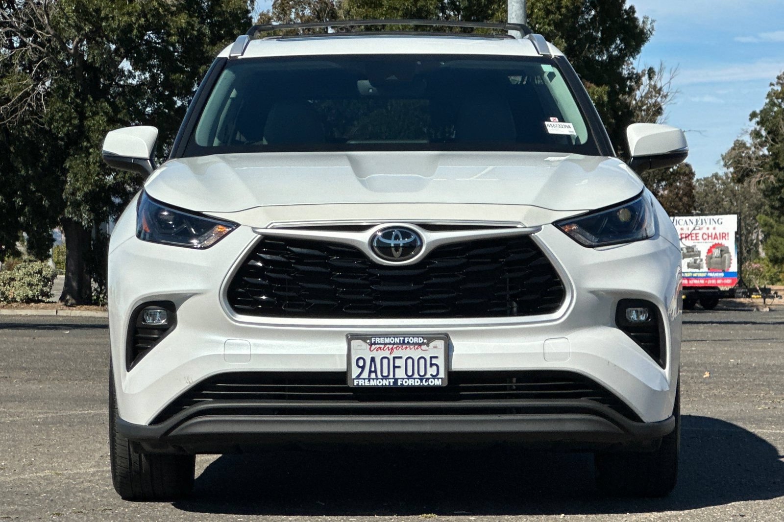 Used 2022 Toyota Highlander XLE AWD/4WD image 9