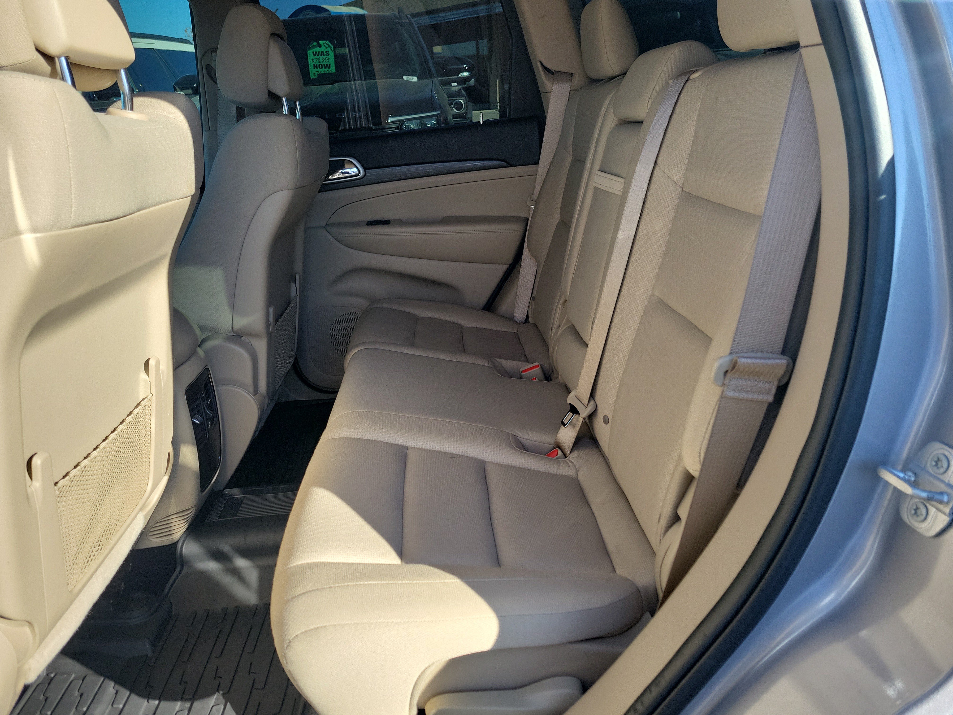 Used 2019 Jeep Grand Cherokee Laredo AWD/4WD image 12