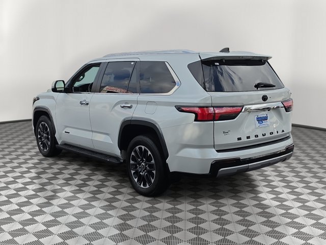 Used 2024 Toyota Sequoia Limited w/ Tow Technology Package AWD/4WD image 4