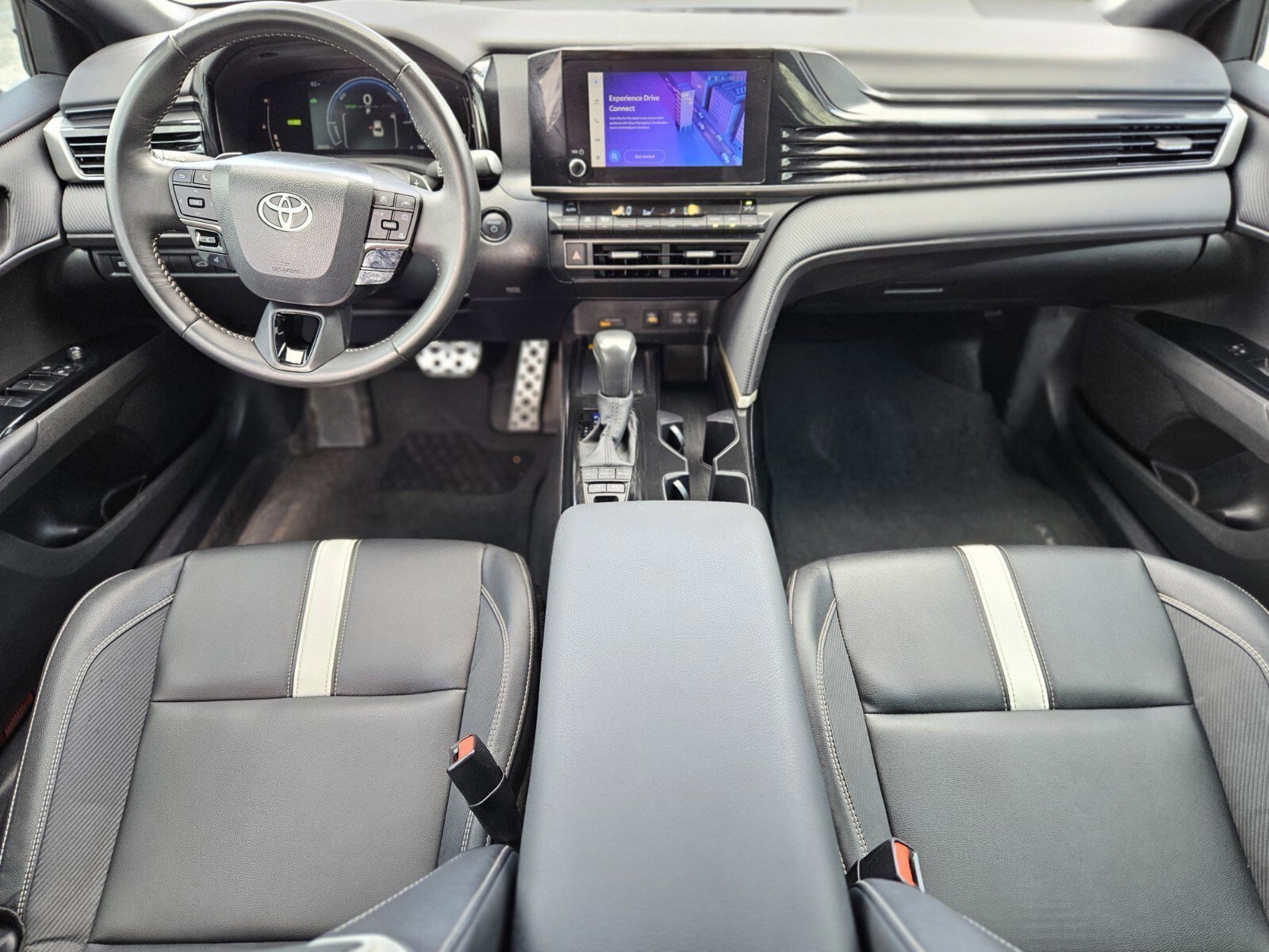 Used 2025 Toyota Camry SE image 13
