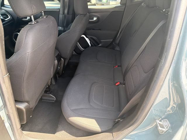 Used 2018 Jeep Renegade Latitude FWD image 22