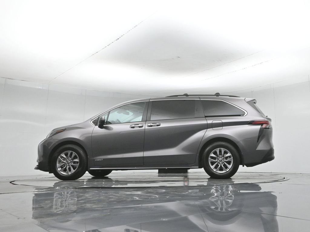 Used 2021 Toyota Sienna XLE FWD image 57