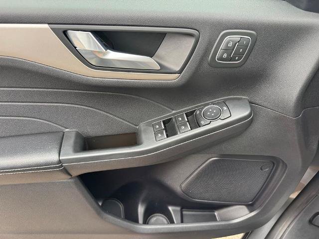 Certified 2022 Ford Escape SEL w/ Technology Package AWD/4WD image 18