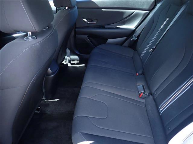 Used 2022 Hyundai Elantra SEL w/ Convenience Package FWD image 8