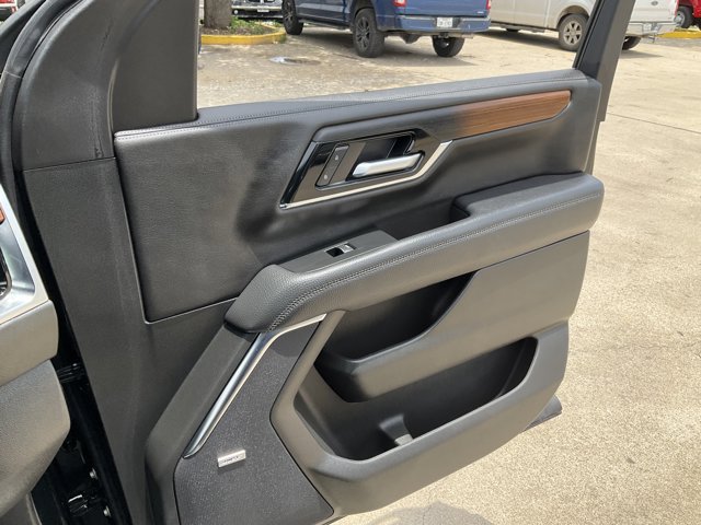 Used 2025 GMC Yukon XL Denali AWD/4WD image 22