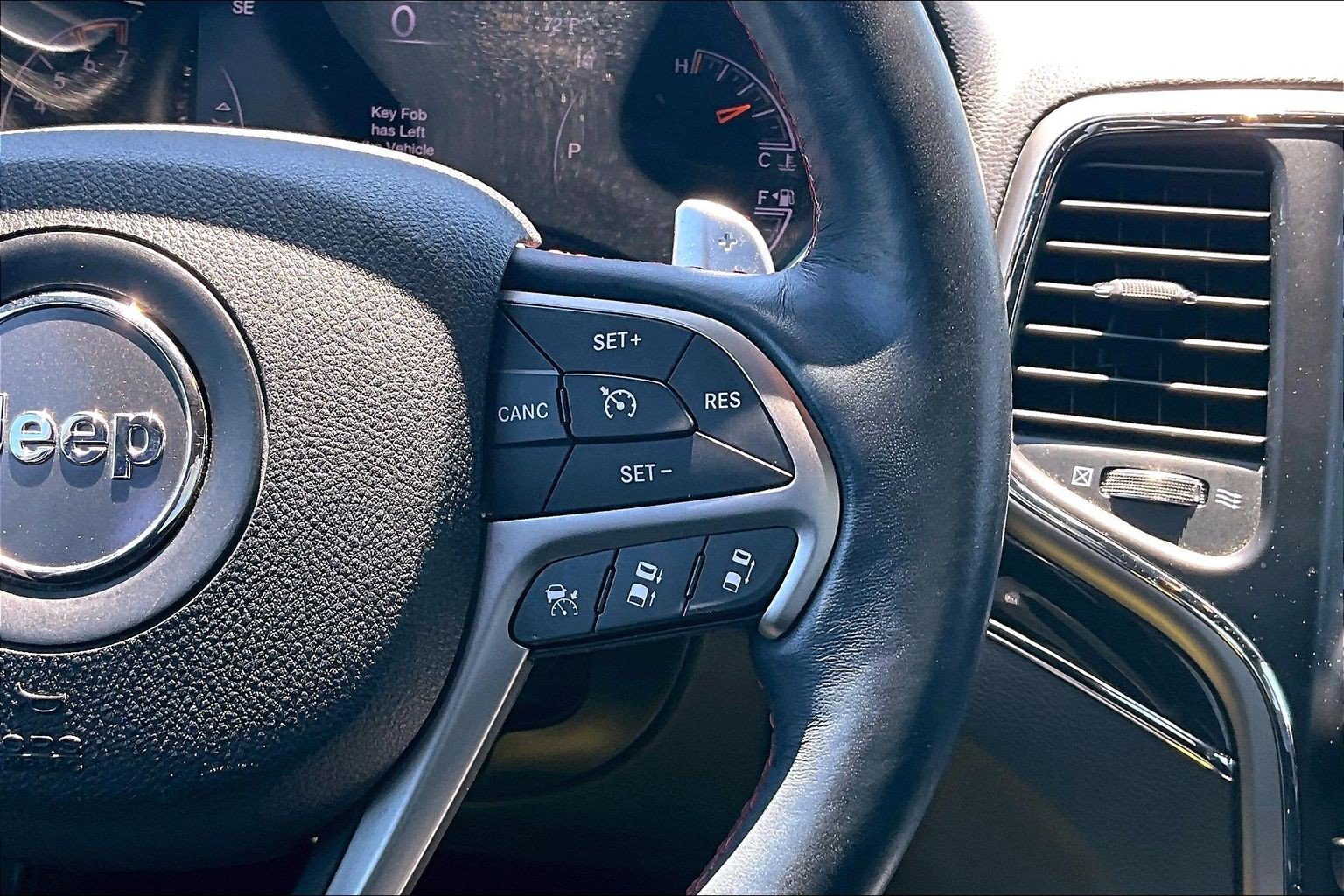 Used 2017 Jeep Grand Cherokee Trailhawk w/ Trailhawk Luxury Group AWD/4WD image 12