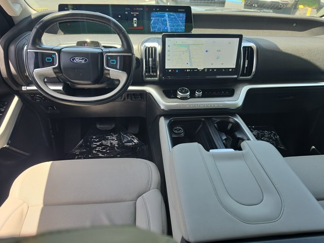 Certified 2025 Ford Expedition Max Platinum w/ Driver's Package AWD/4WD image 17