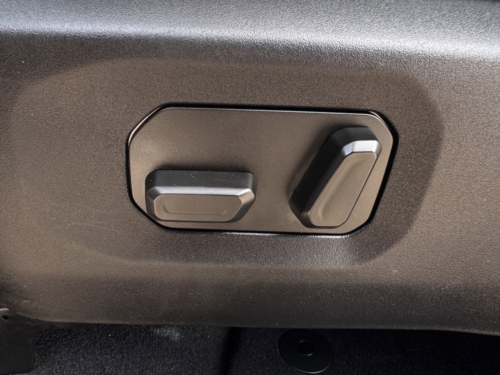 Used 2024 Jeep Wrangler Sahara w/ Safety Group image 26